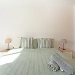 4 Bed Duplex With Stunning Sea Views *