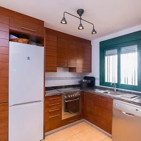 4 Bed Duplex With Stunning Sea Views *